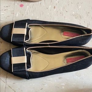 Isaac Mizarahi flats with bow detail